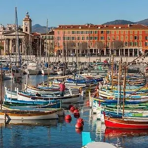 Charme Mediterraneen Votre Pied A Terre Au Coeur Du Port De Nizza